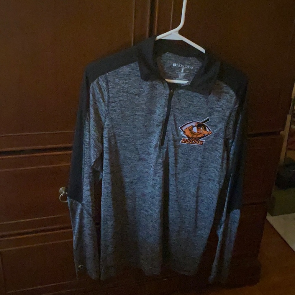 Athletic material sweater zip up